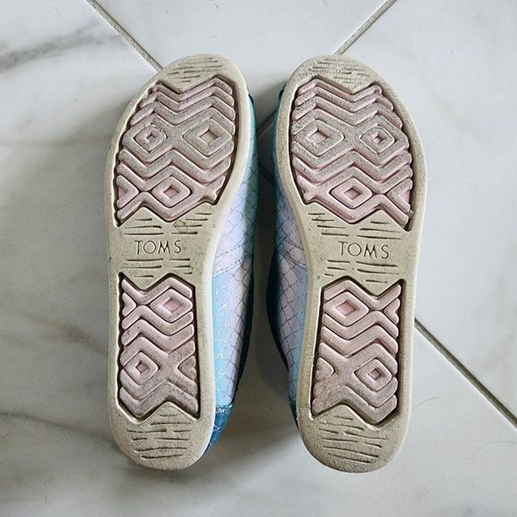 Toms Slip-On Shoes | Mermaid Scale Tail Pattern | size 5.5 - Picture 3 of 5